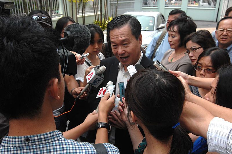 File:Tan-Kin-Lian-speaking-to-the-media-after-submitting-election-forms.jpg