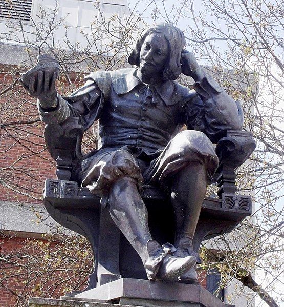 File:Thomas Browne statue.jpg