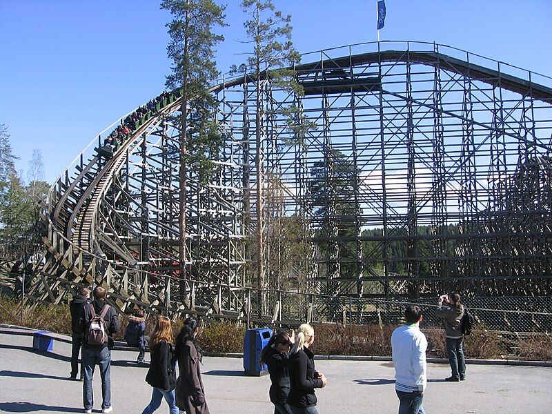 File:Thundercoaster TusenFryt.jpg