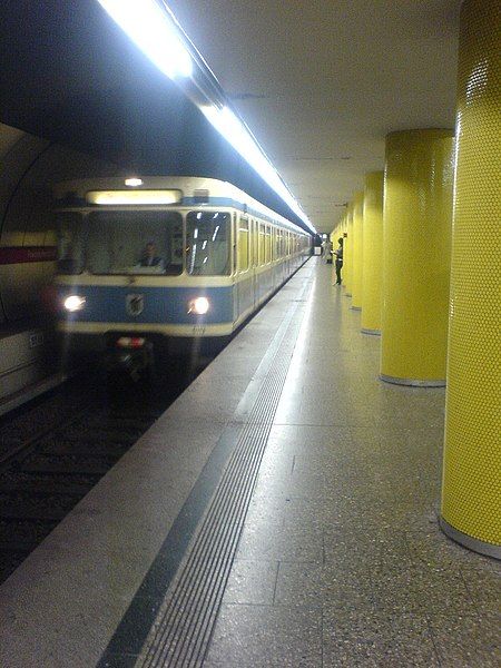 File:U-Bahn-Station Fraunhoferstraße München.JPG