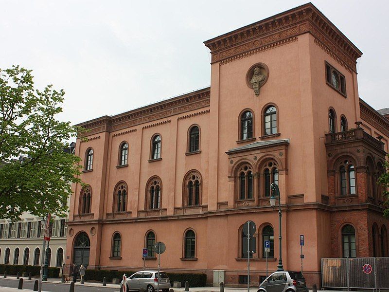 File:Wiesbaden Stadtschloss Wilhelmbau.jpg