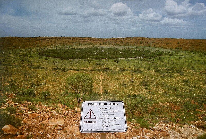 File:Wolfe creek crater.jpg