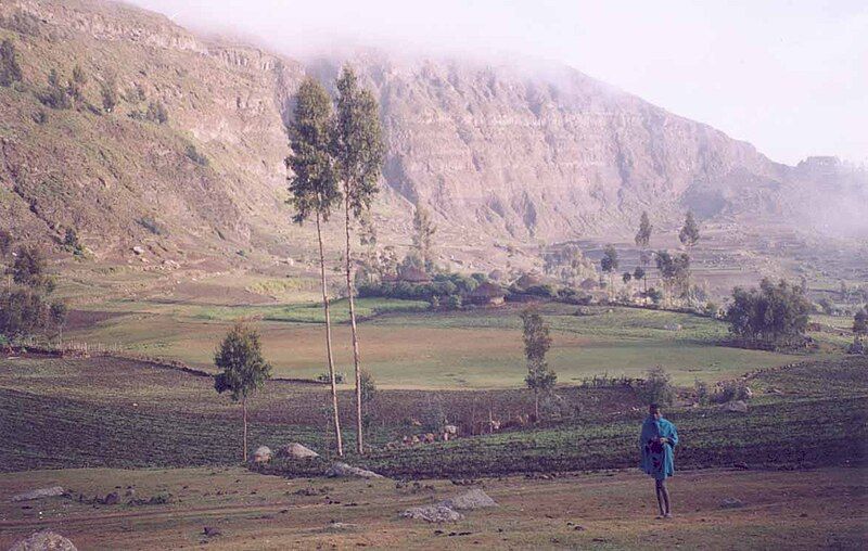 File:Wurgesa escarpment 08.jpg