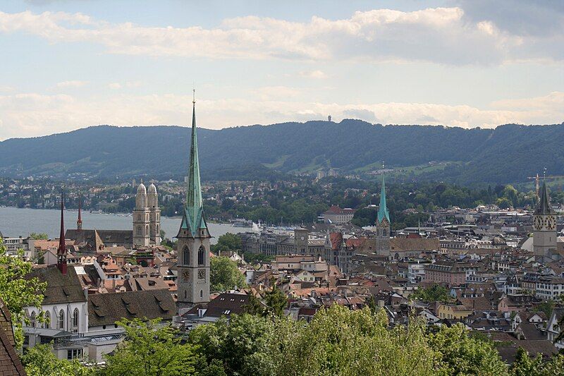 File:Zuerich vier Kirchen.jpg