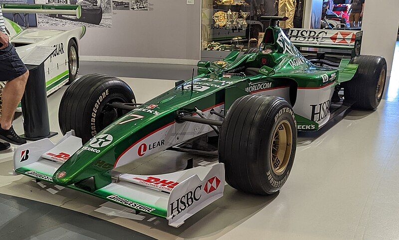 File:2000 Jaguar R1.jpg