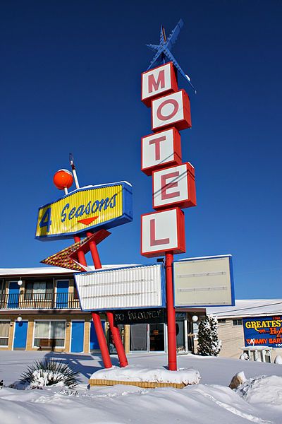 File:4 Seasons Motel.jpg