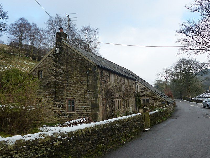 File:Bankend Farmhouse, Hayfield.jpg