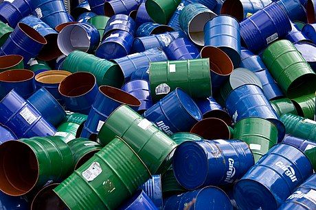 While the barrel as a unit of measurement for oil is 42 U.S. gallons, actual "drums" used in industry typically contain 55 U.S. gallons or 200 litres internationally.