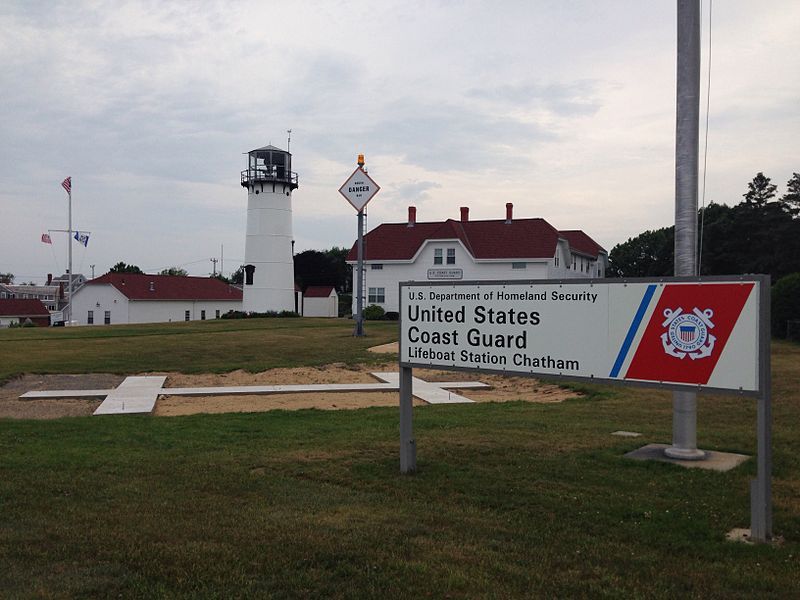 File:Chatham lighthouse daytime.jpg