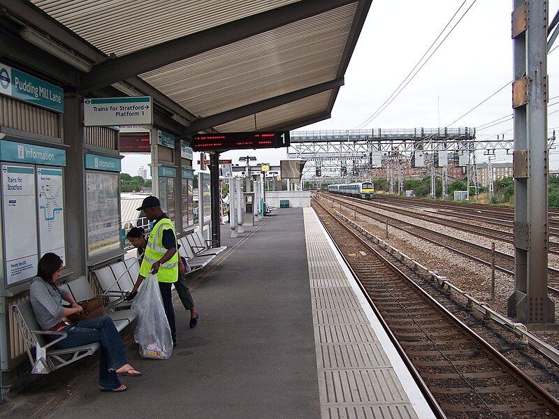 File:DLR PuddingMillLane Int.jpg