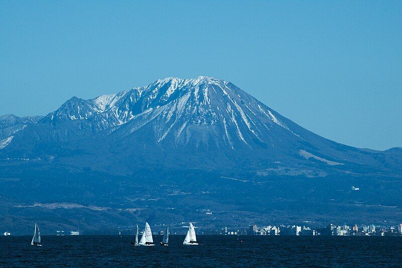 File:Daisen 2016-03-21 (25887648161).jpg