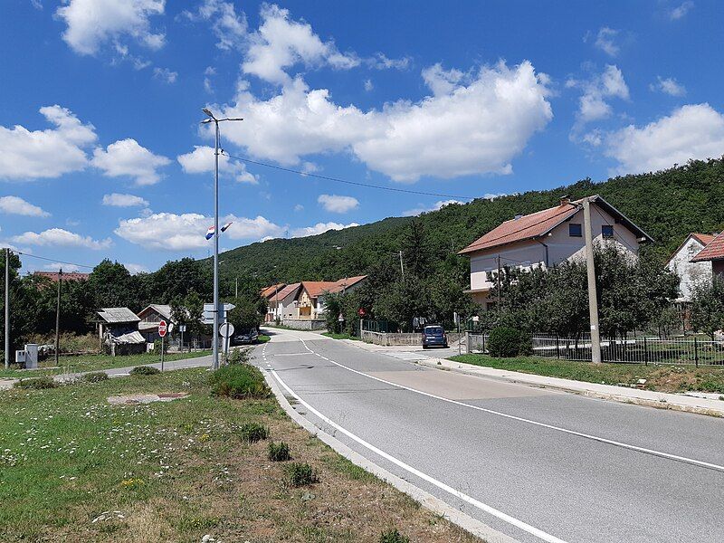 File:Gračac (2).jpg