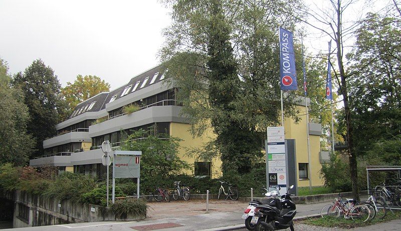 File:Kompass Verlag, Innsbruck.jpg