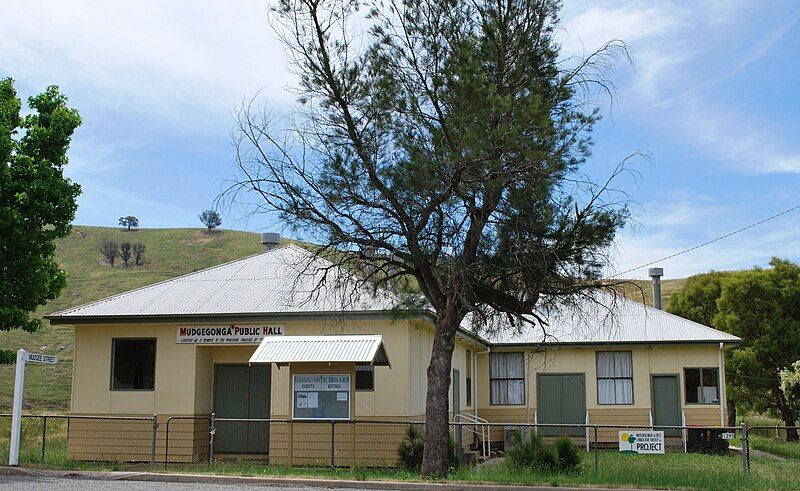 File:MudgegongaPublicHall.JPG