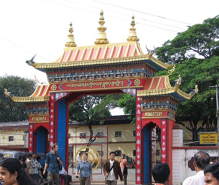 File:Namrodoling Monastery Bylakuppe2.jpg