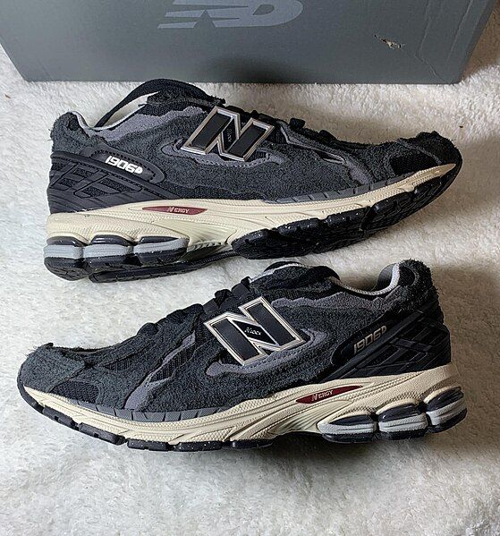 File:New Balance 1906D.jpg