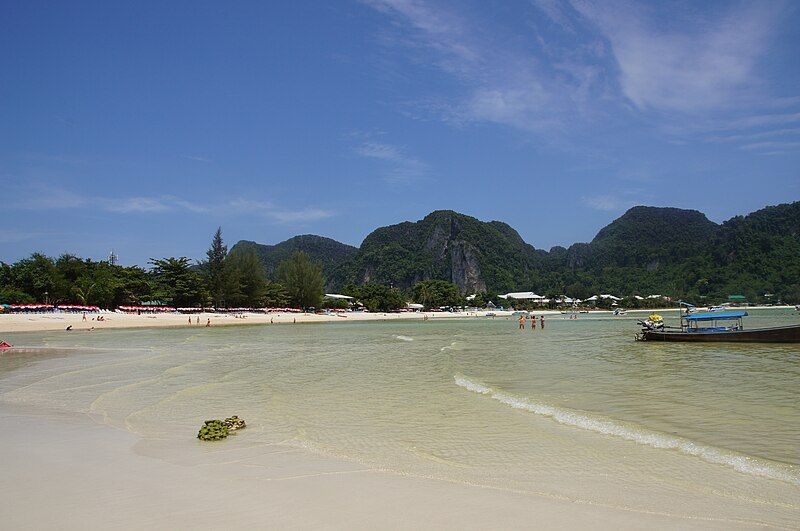 File:Phiphi islands beach.jpg