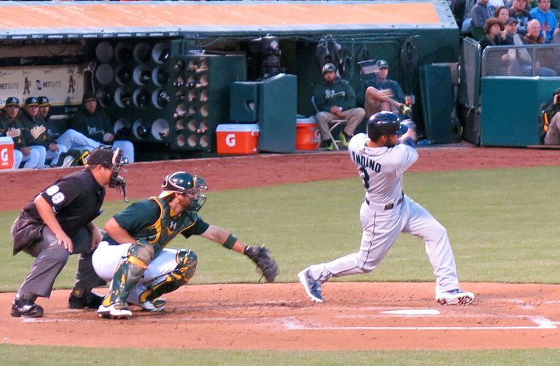 File:Robert Andino hitting.JPG