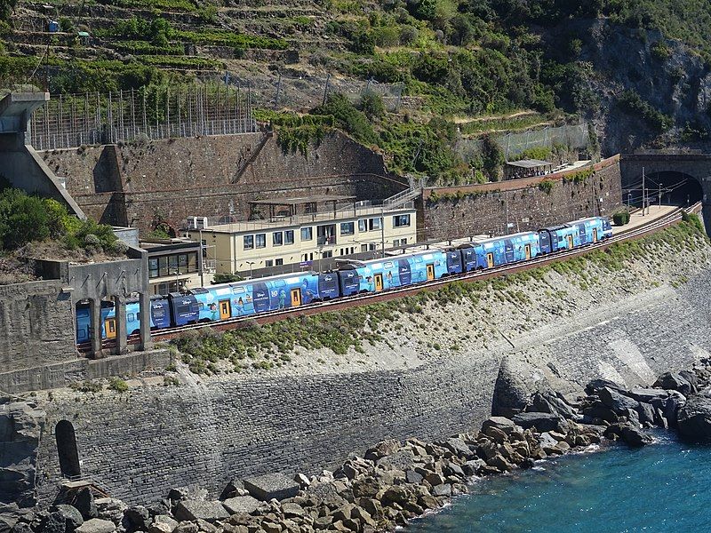 File:Rock-etr-521-gare-manarola2.jpg