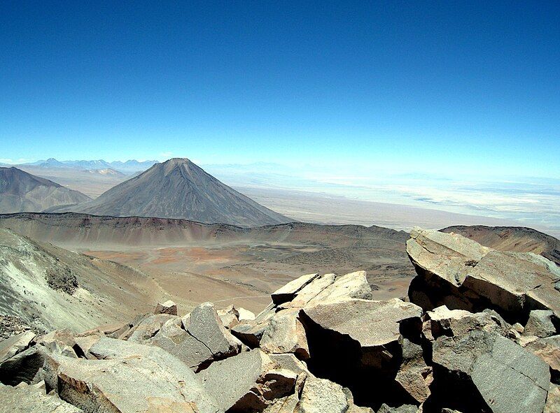 File:Sairecabur Licancabur.jpg