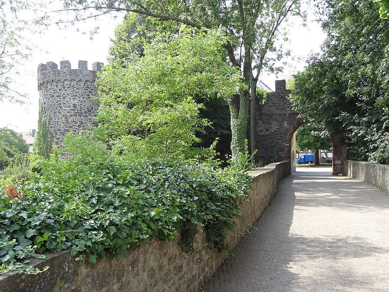 File:Schloss Bingenheim 05.JPG