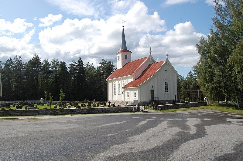 File:Treungen kirke.JPG