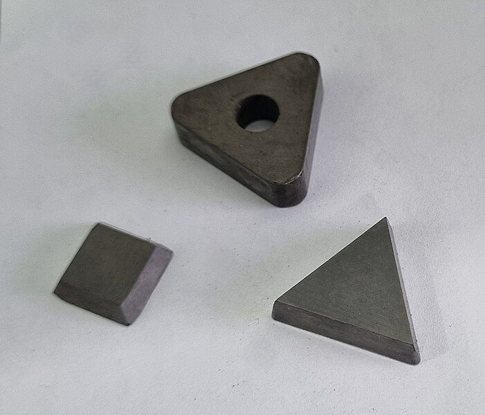 File:Tungsten carbide inserts.jpg