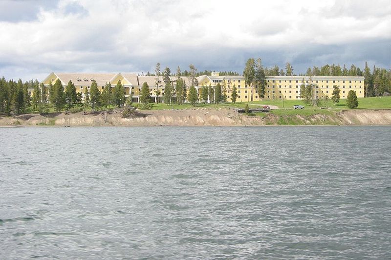 File:Yellowstone Lake Hotel.jpg