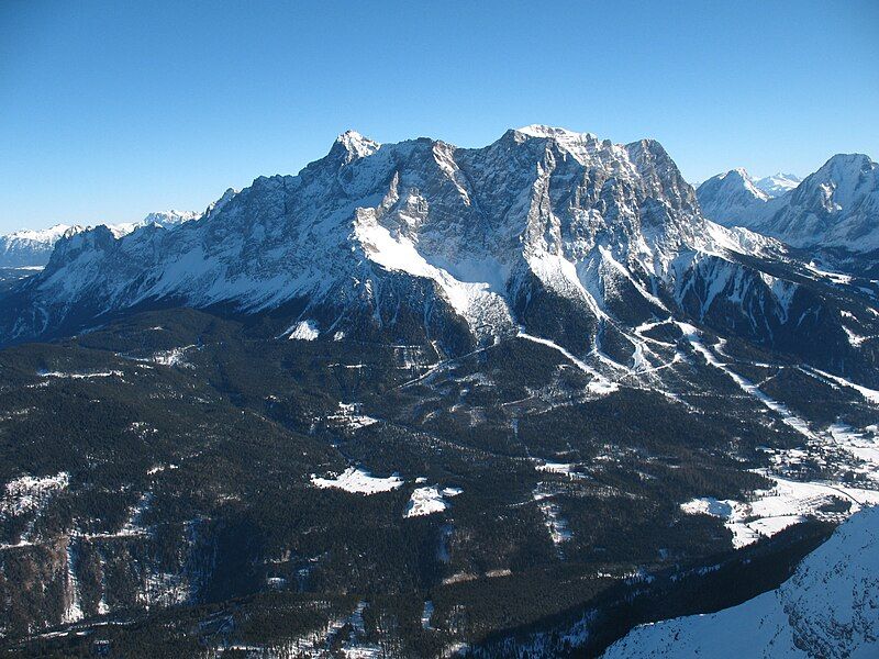 File:Zugspitze Westansicht.JPG