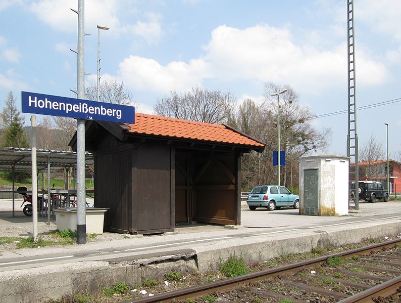 File:BahnstationHohenpeissenberg2010.JPG