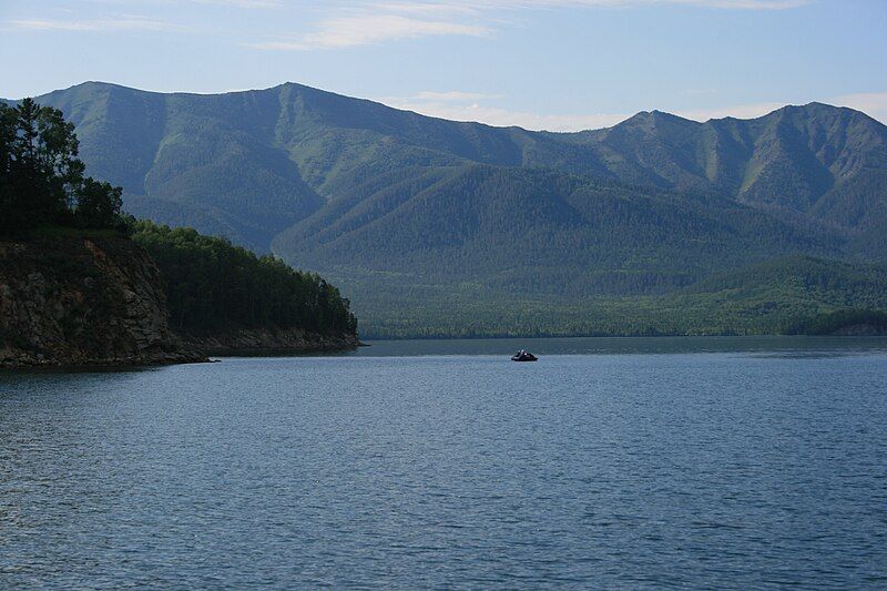 File:Baikal.Zmeinaya buhta.JPG