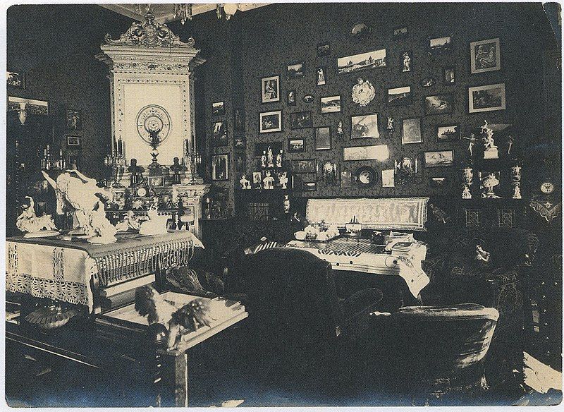 File:Bourgeois interior.jpg