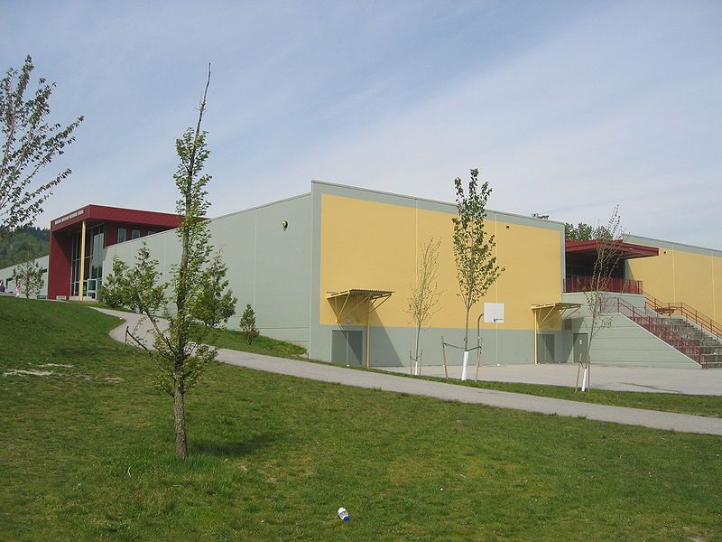 File:BurnabyMountainSecondarySchool.jpg