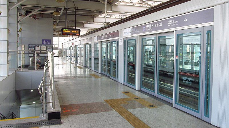 File:Busan-gimhae-light-rail-transit-19-Yeonji-park-station-platform-20180331-165850.jpg