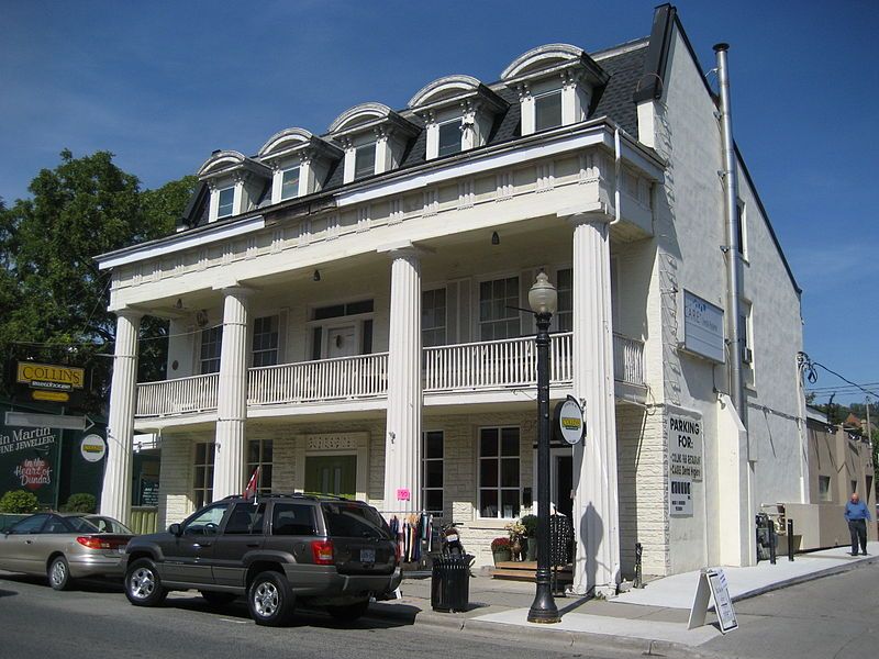 File:Collins Hotel.JPG