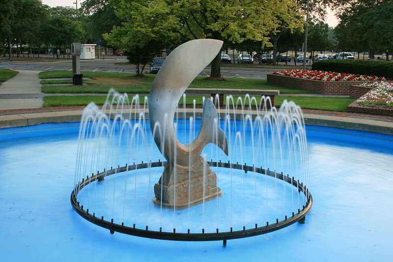 File:Columbus indiana fountain.JPG