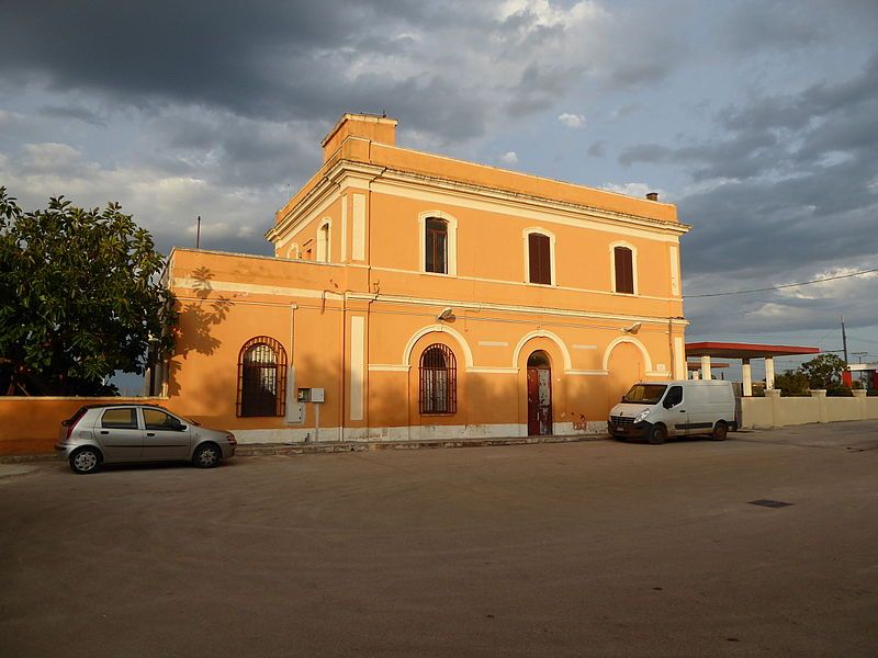 File:FS-stazione Cisternino.JPG