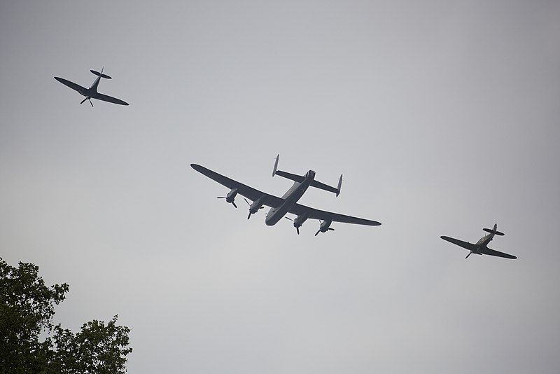 File:Flypast -London, England-29April2011.jpg