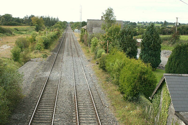 File:KilbrickenRailwayStn.jpg