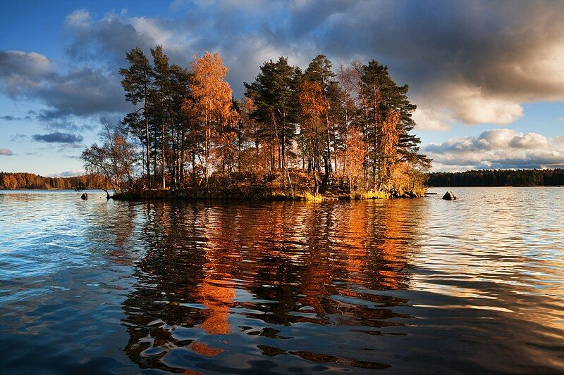 File:Lake Vuoksa 1.jpg