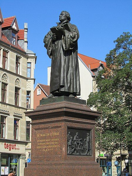 File:Lutherdenkmal Erfurt2.JPG