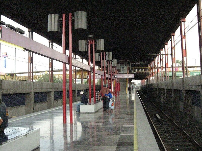 File:MetroPeñonViejo.JPG