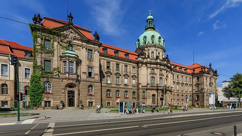 File:Potsdam Rathaus 07-2017.jpg