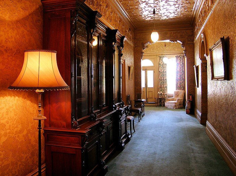 File:Rippon Lea hallway.jpg