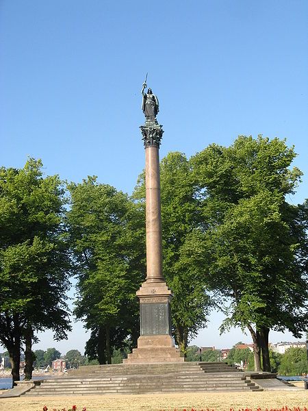 File:Siegessaeule Schwerin.jpg