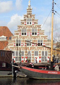 The former residence of Leiden's master carpenter at the Stadstimmwerwerf (city carpenter's or construction yard) with large stepped gable, open to the public and in use as an art gallery.