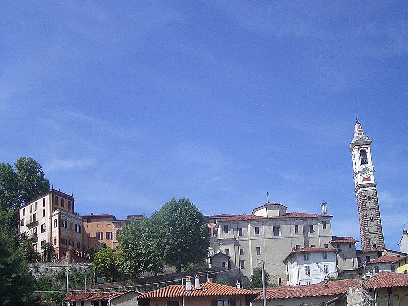 File:Azeglio Panorama.JPG