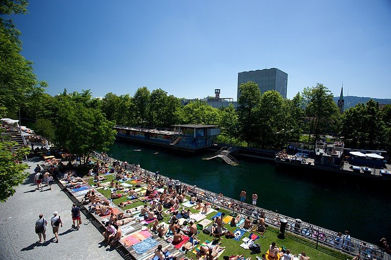 File:Badi-Oberer-Letten Zuerich Sommer.jpg