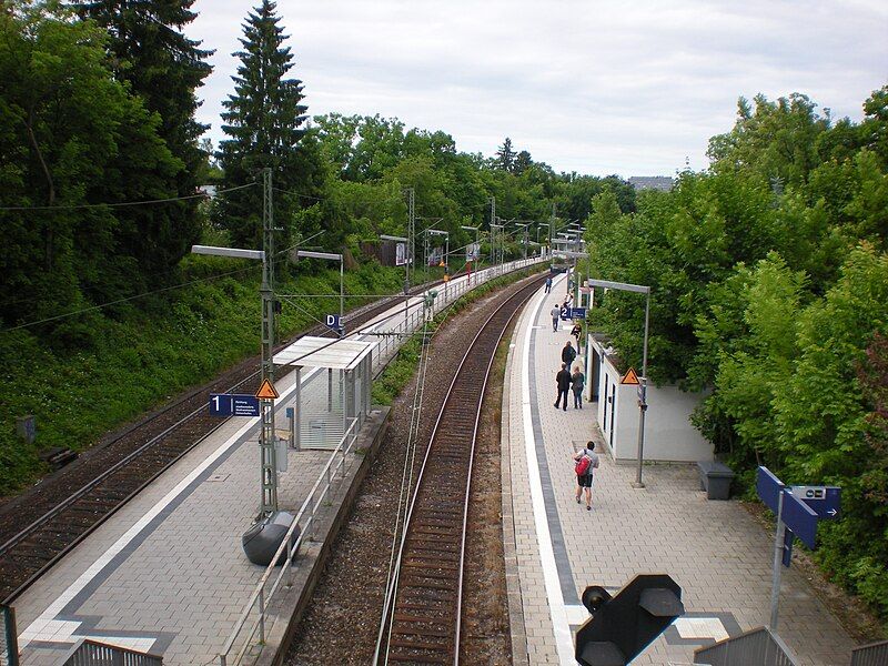 File:Bahnhof München-Solln.JPG