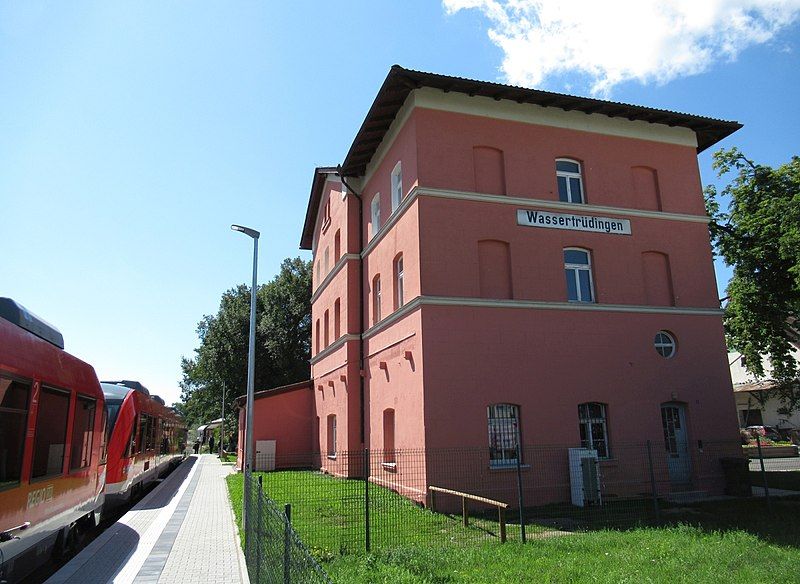 File:Bahnhof Wassertrüdingen.jpg